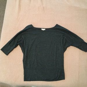 Batwing heather gray top